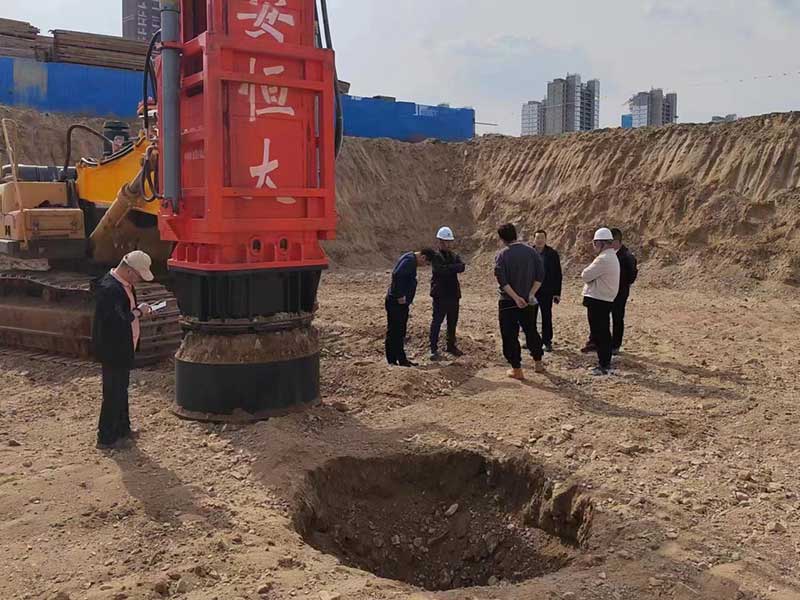 HC150千焦高速液壓夯實(shí)機(jī)在江蘇南京萬(wàn)科城樓盤房建基礎(chǔ)地基夯實(shí)
